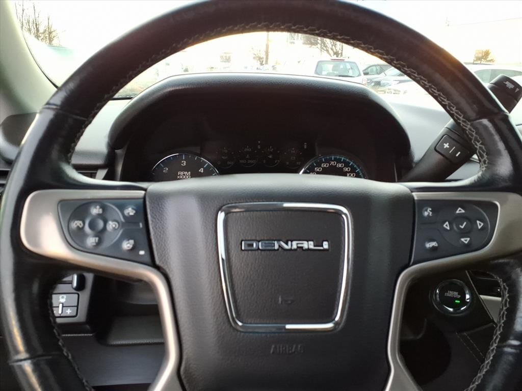 used 2020 GMC Yukon XL car, priced at $31,900