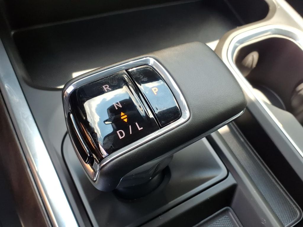 2026 GMC Sierra 1500 SLT - Photo 9