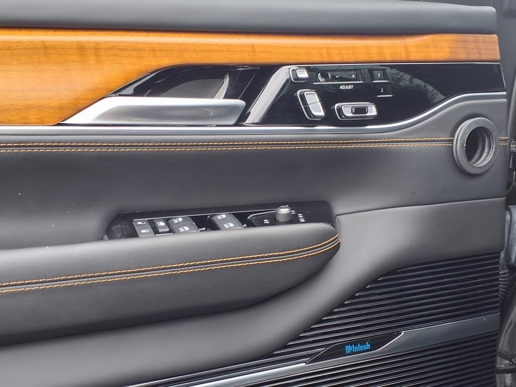 2024 Jeep Grand Wagoneer III photo 4