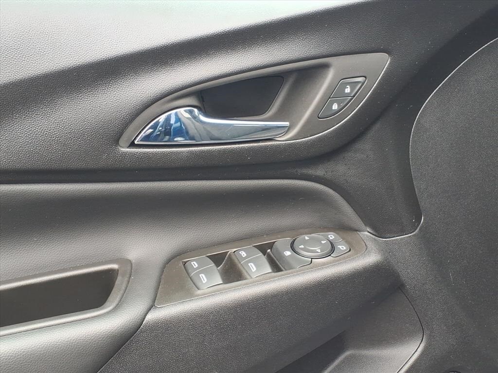 2023 Chevrolet Equinox LT photo 3