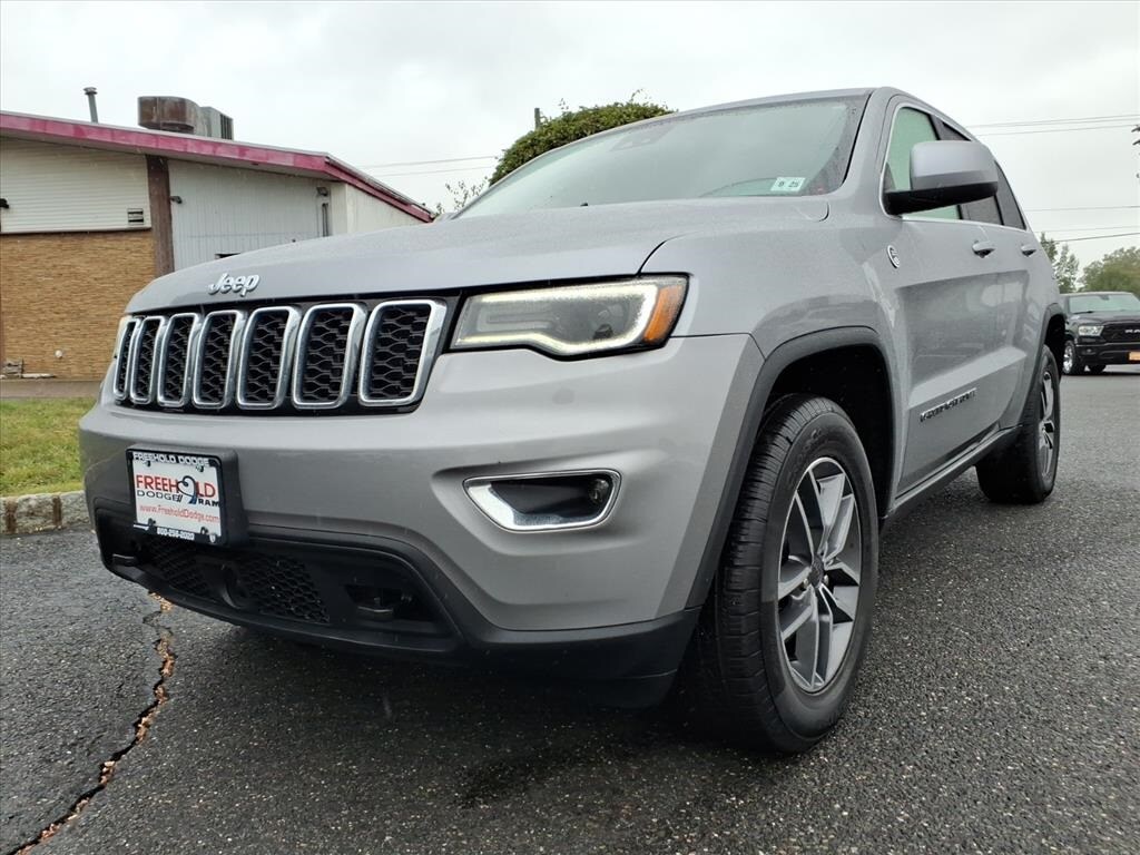 2020 Jeep Grand Cherokee Laredo photo 3