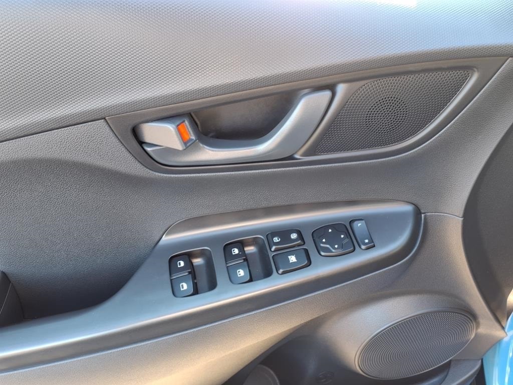 2023 Hyundai Kona SEL photo 4