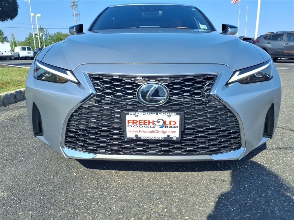 2021 Lexus IS 300 photo 2