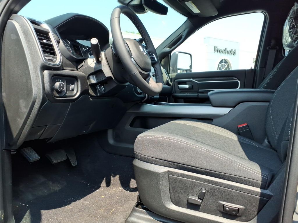 2026 RAM 3500 Big Horn - Photo 8