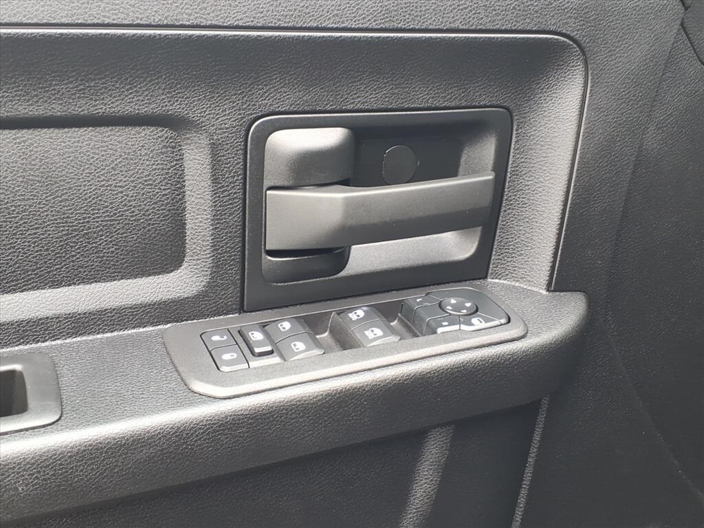 2025 Ram 2500 Tradesman photo 2