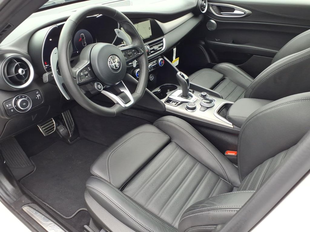 2024 Alfa Romeo Giulia Veloce - Photo 14