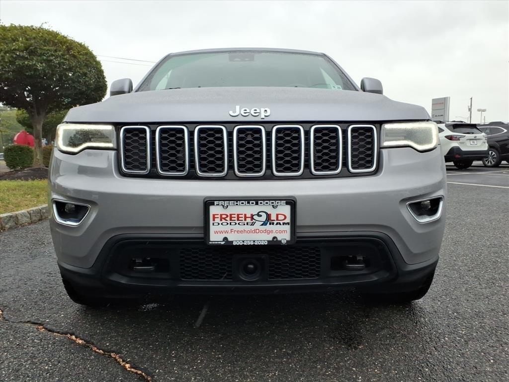 2020 Jeep Grand Cherokee Laredo photo 2