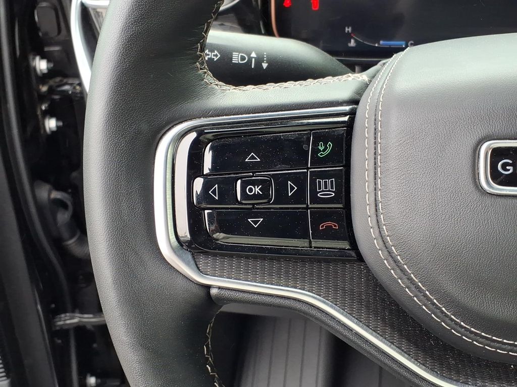2024 Jeep Grand Wagoneer L Series II - Photo 11