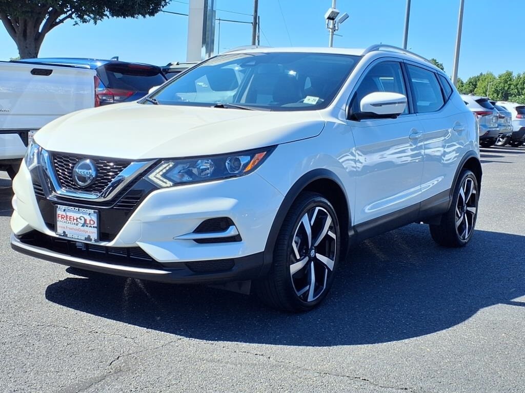 2020 Nissan Rogue Sport S photo 2