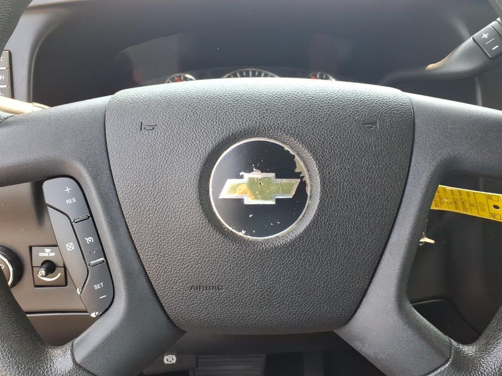 2018 Chevrolet Express Passenger LT - Photo 5