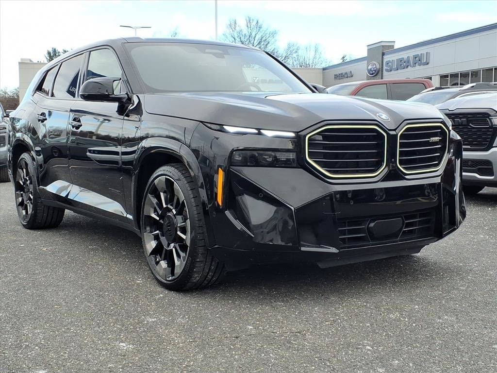 2023 BMW XM Base's photo