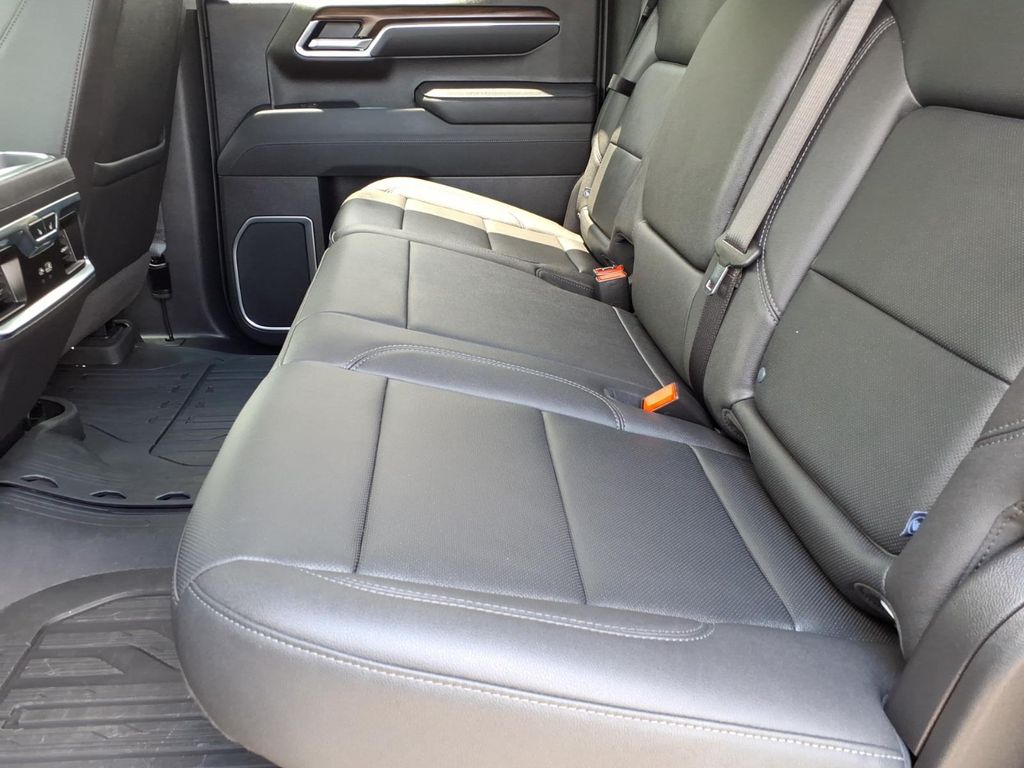 2026 GMC Sierra 1500 SLT - Photo 15