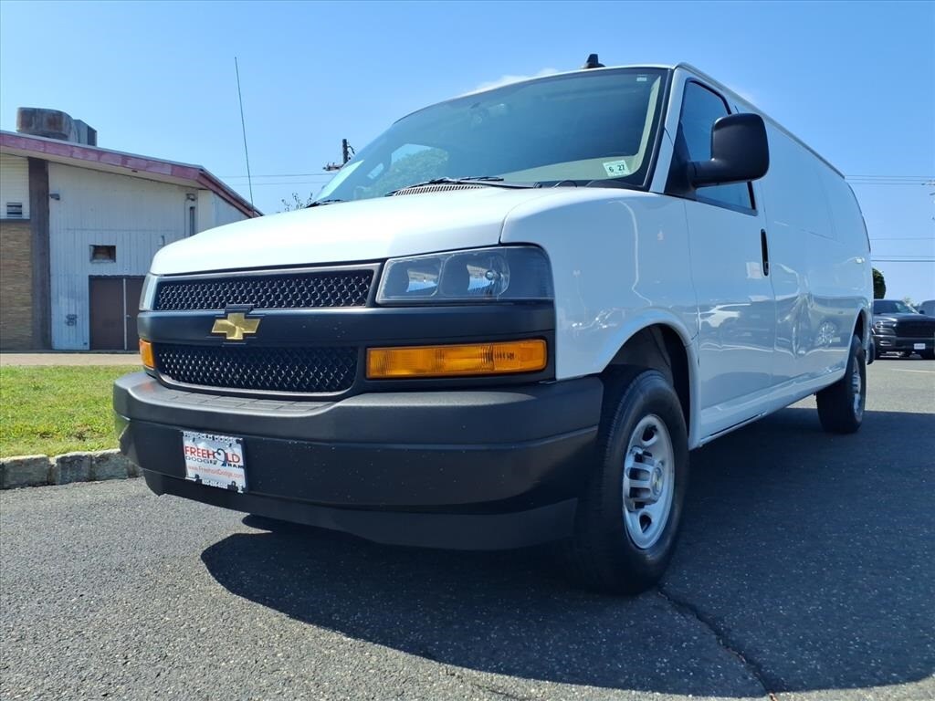 2022 Chevrolet Express 3500 Work Cargo Van photo 3