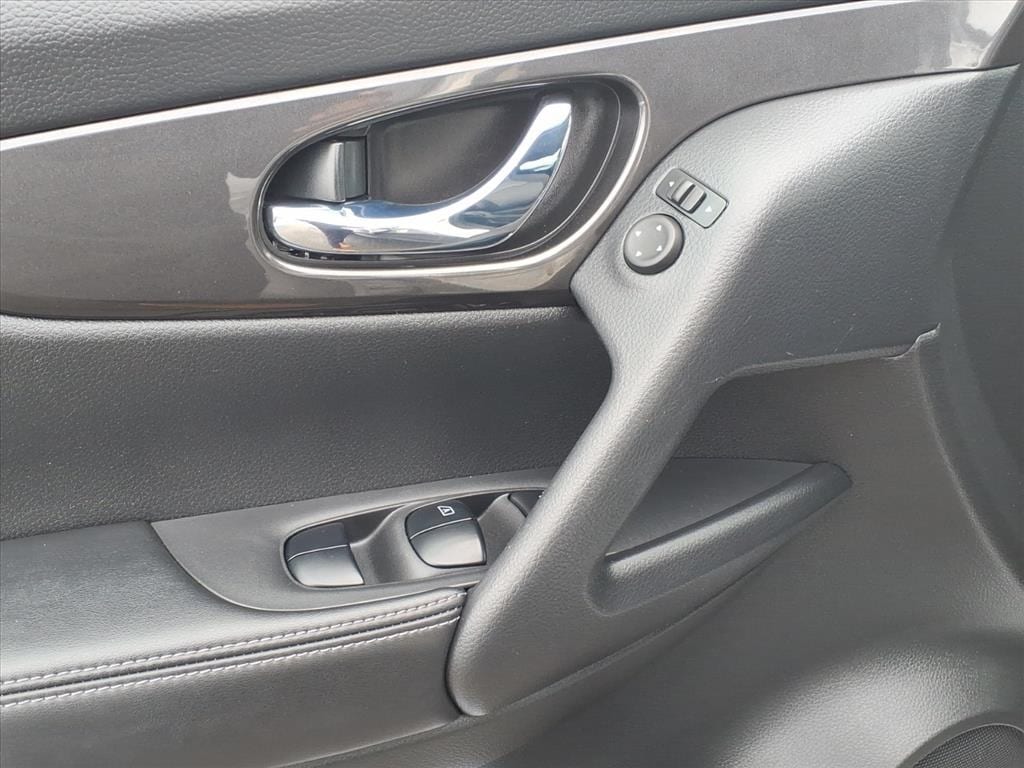 used 2020 Nissan Rogue car, priced at $13,900