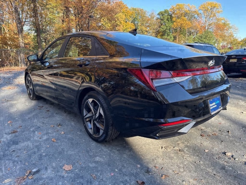 Used 2023 Hyundai Elantra Limited Sedan