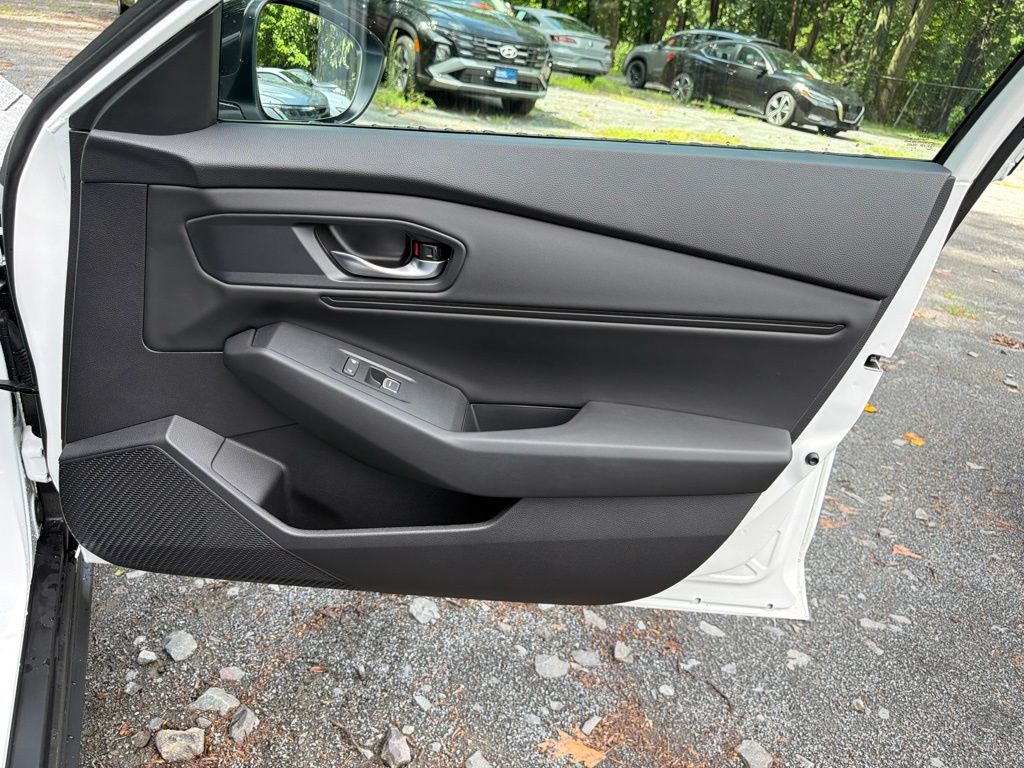 2025 Honda Accord SE - Photo 10