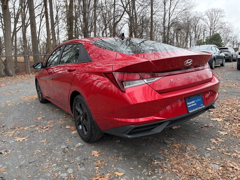 2022 Hyundai Elantra SEL photo 4