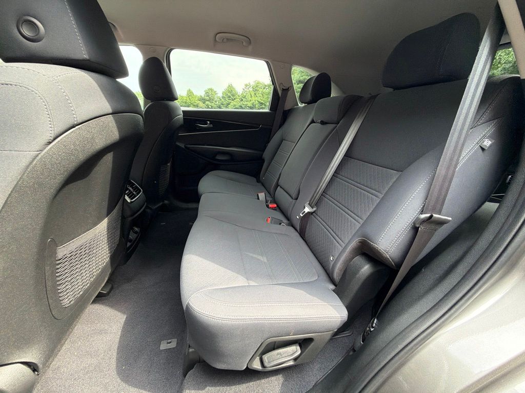 2019 Kia Sorento LX - Photo 14