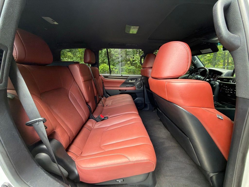 2021 Lexus LX 570 - Photo 12