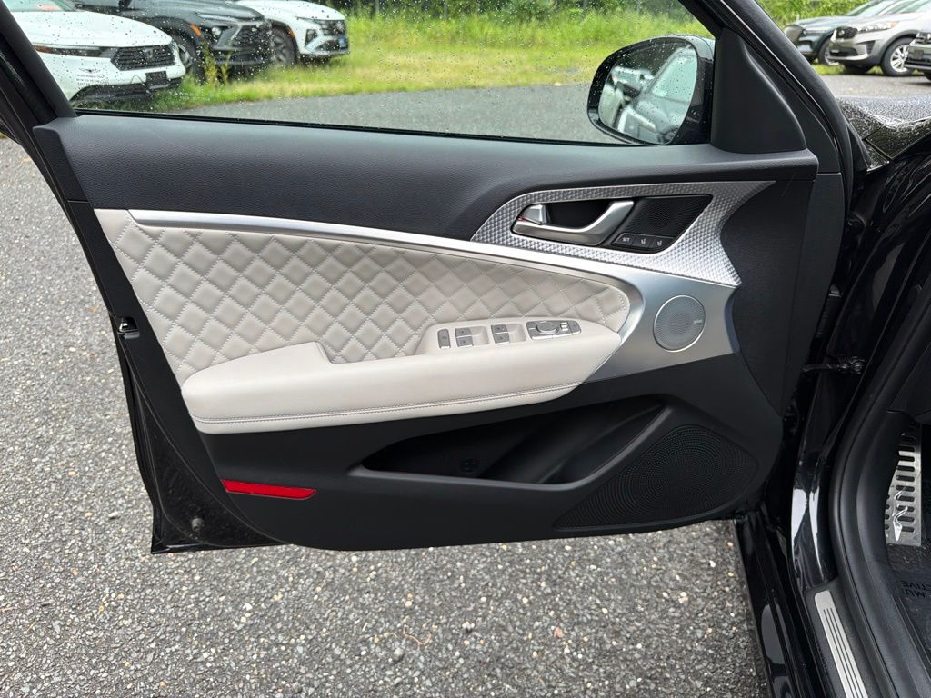 2023 GENESIS G70 Standard - Photo 17