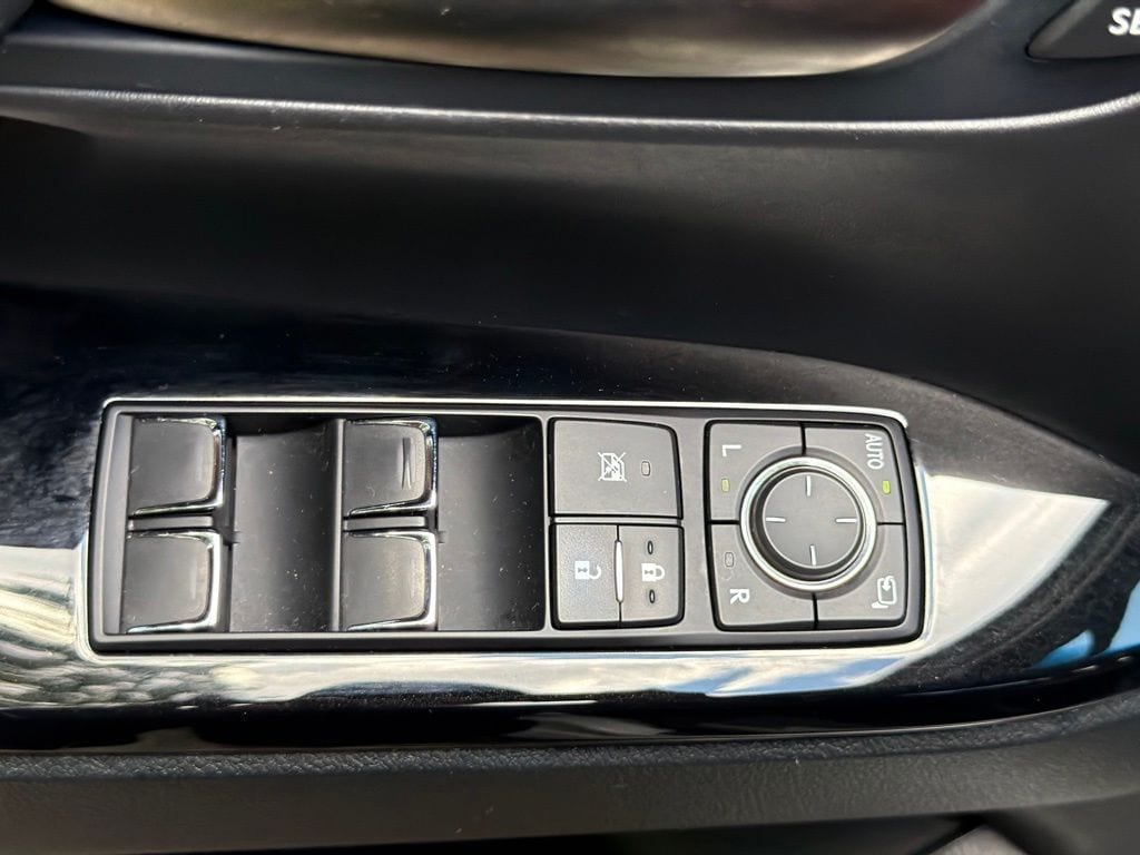 2021 Lexus LX 570 - Photo 18