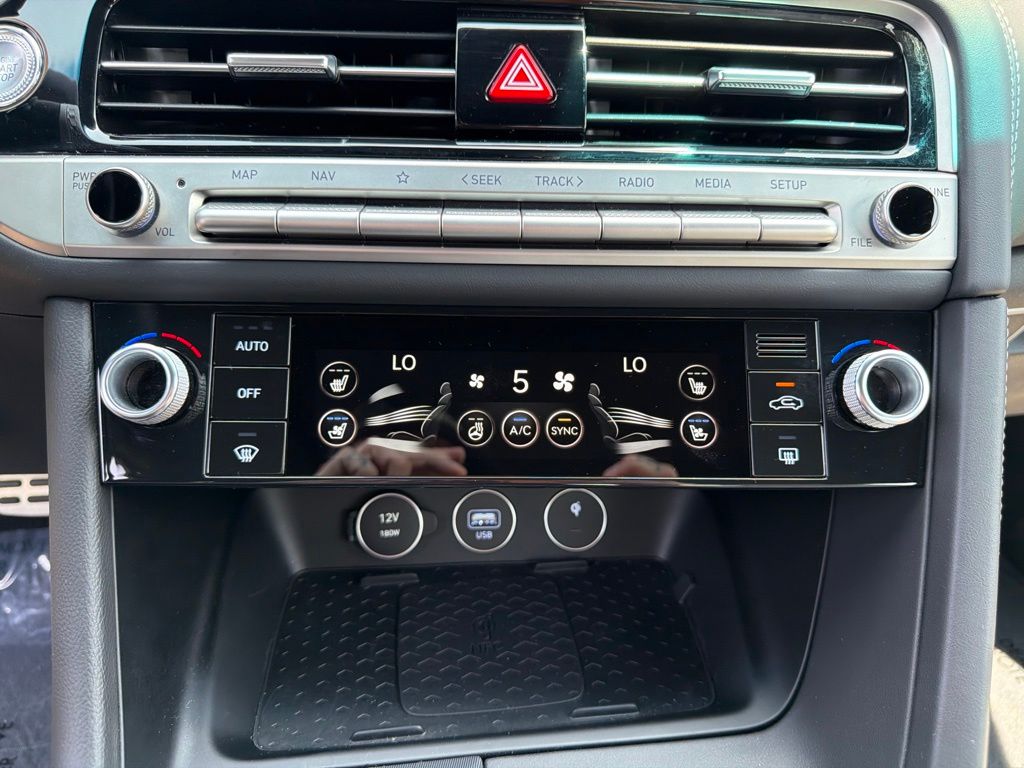 2024 GENESIS G70 Sport Advanced - Photo 27