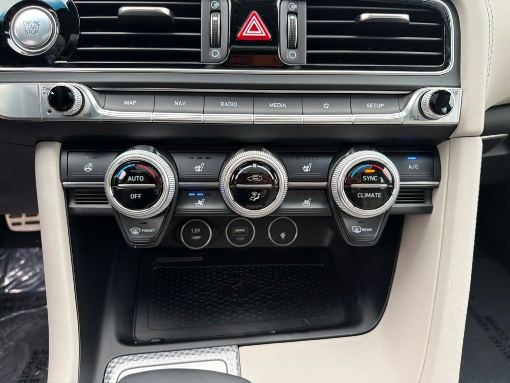 2023 GENESIS G70 Standard - Photo 28