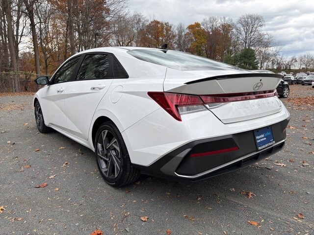 2025 Hyundai Elantra Hybrid photo 4