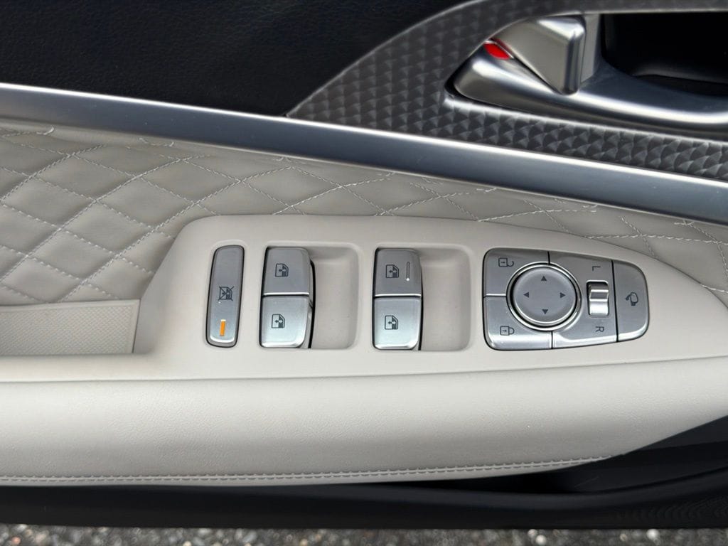 2023 GENESIS G70 Standard - Photo 18