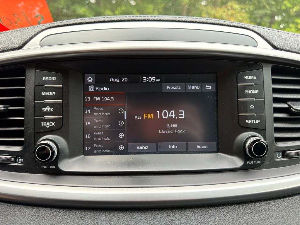 2019 Kia Sorento LX - Photo 24