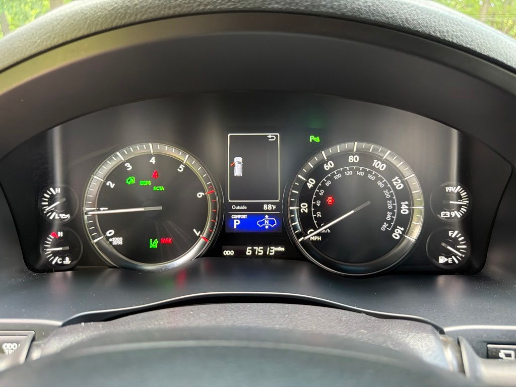 2021 Lexus LX 570 - Photo 26