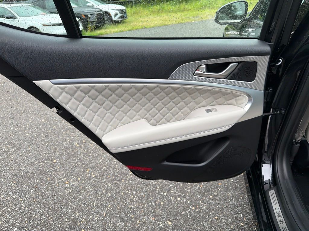 2023 GENESIS G70 Standard - Photo 15