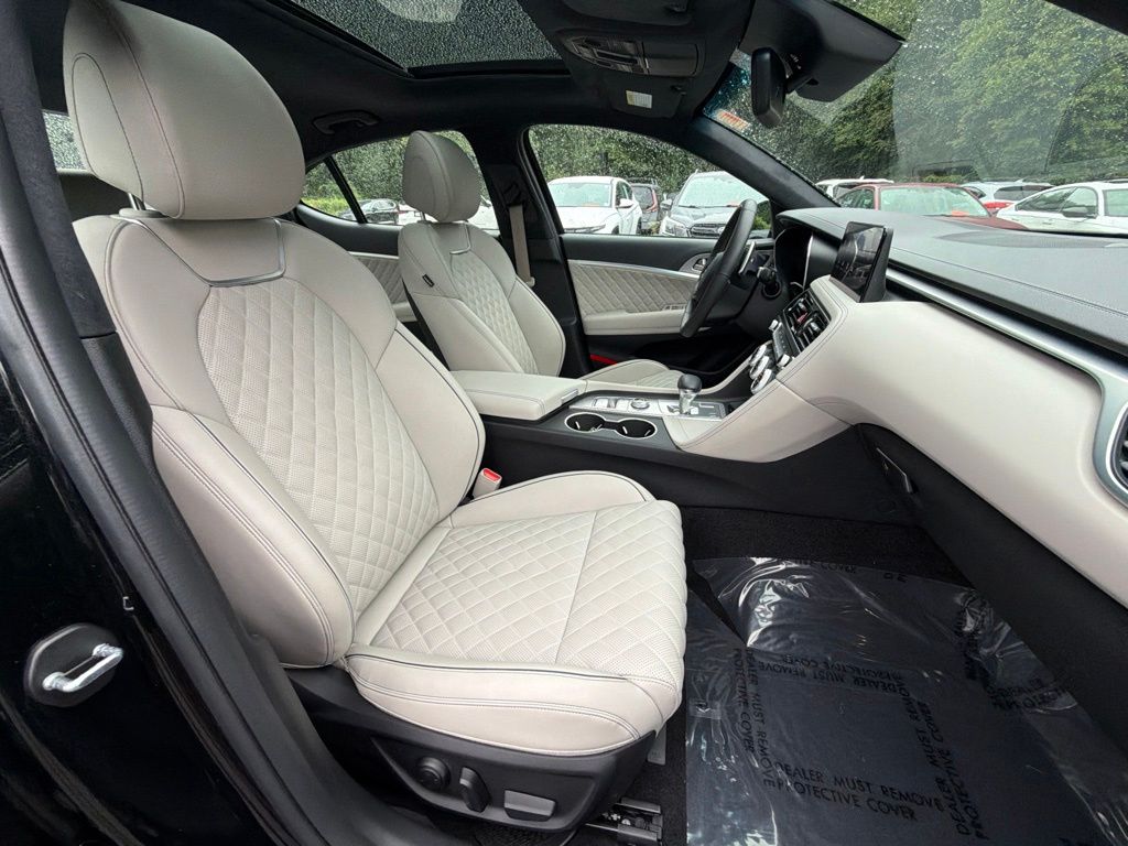2023 GENESIS G70 Standard - Photo 9