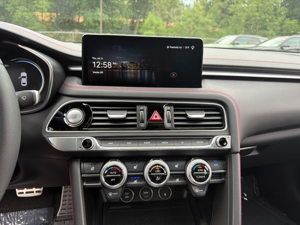2023 GENESIS G70 Standard - Photo 23