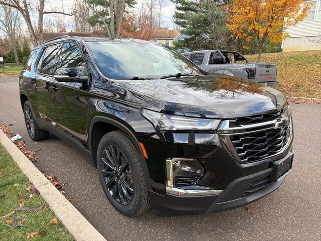 2023 Chevrolet Traverse RS photo 2