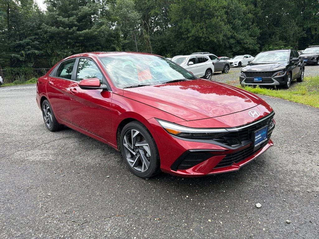 Certified 2025 Hyundai Elantra SEL Convenience Sedan