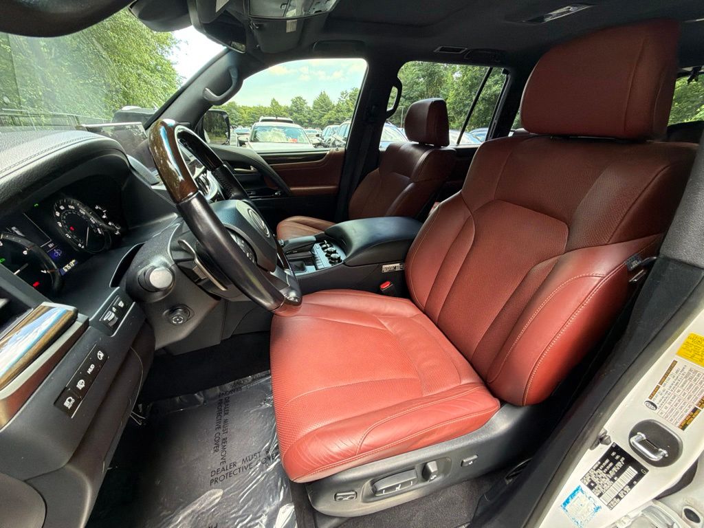 2021 Lexus LX 570 - Photo 21