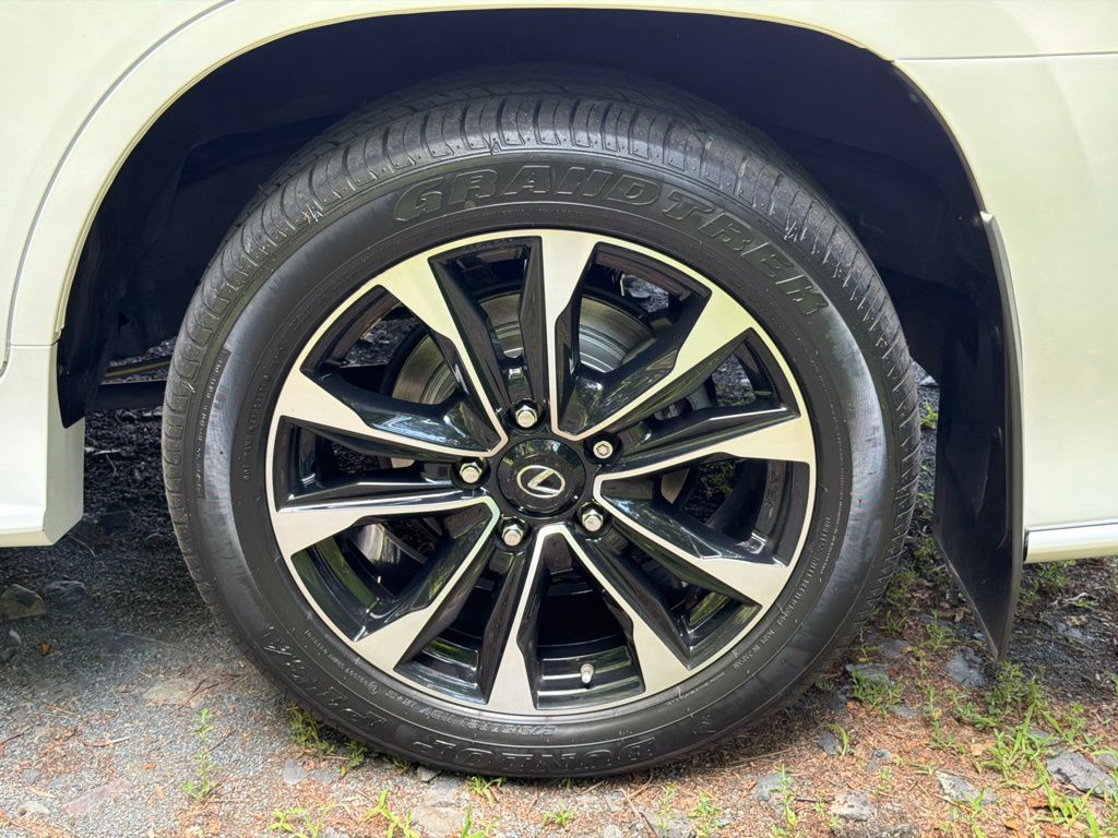 2021 Lexus LX 570 - Photo 6