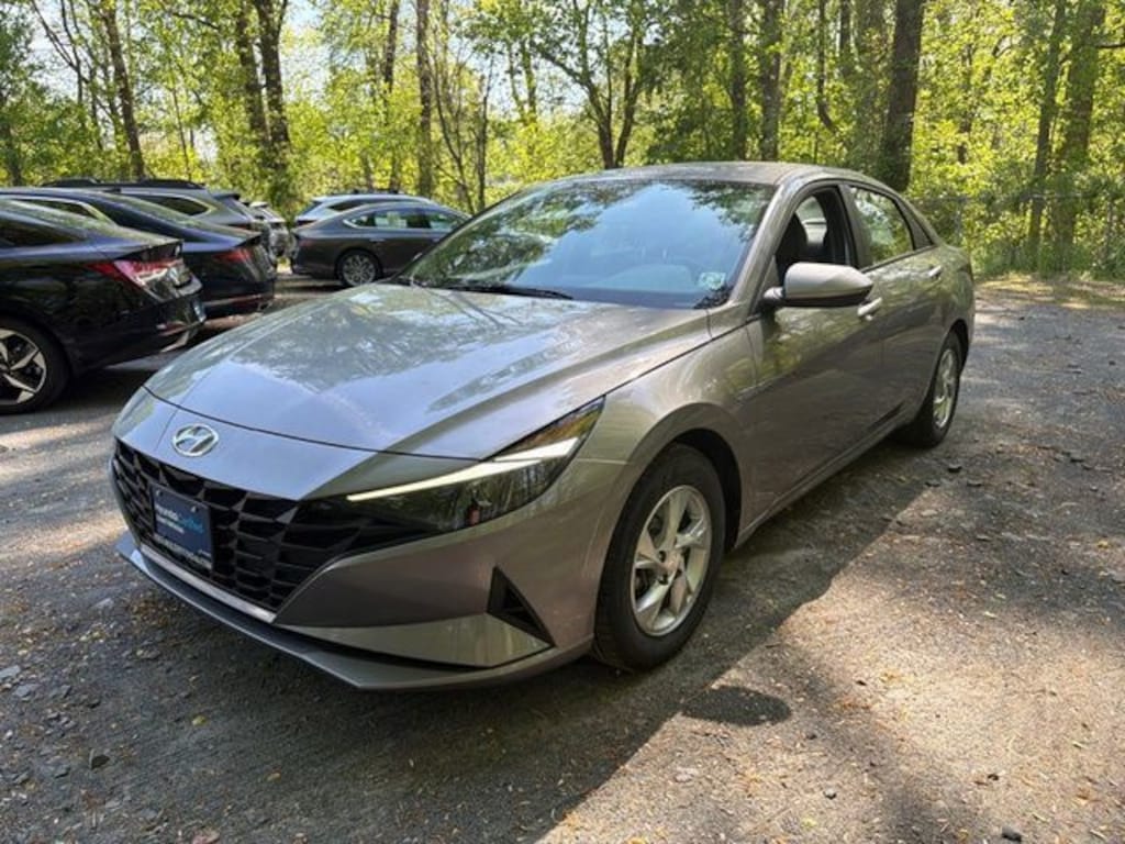 Used 2023 Hyundai Elantra SE Sedan