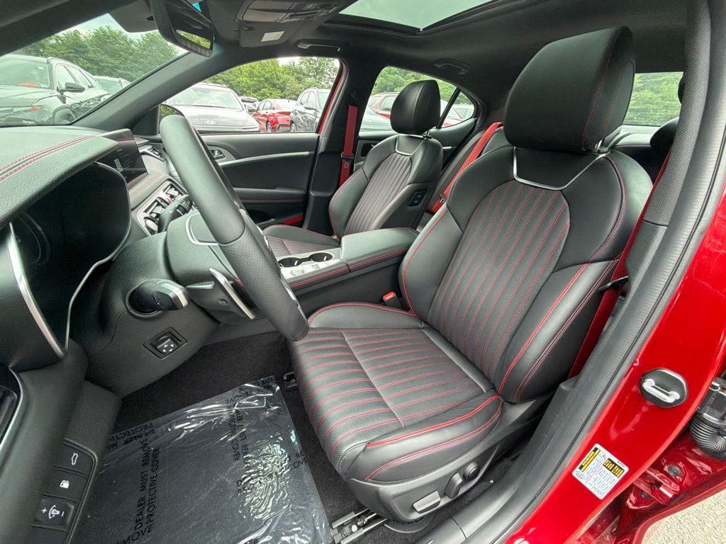 2023 GENESIS G70 Standard - Photo 15