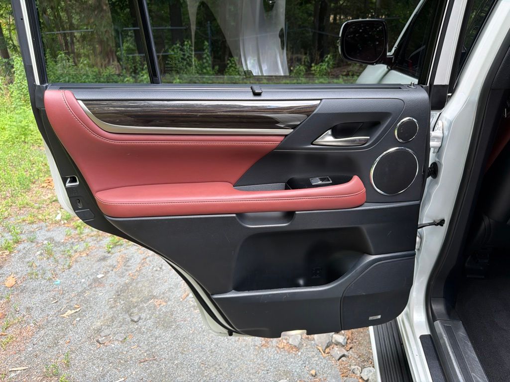 2021 Lexus LX 570 - Photo 15