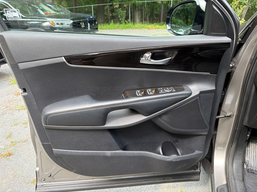 2019 Kia Sorento LX - Photo 17