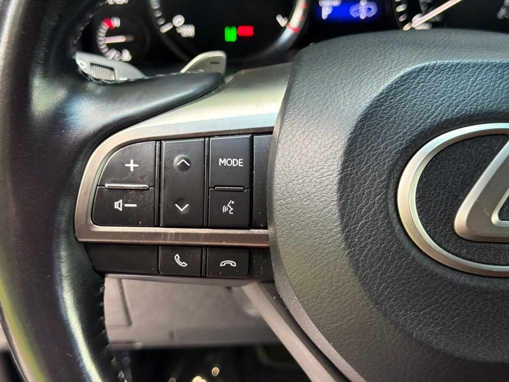 2021 Lexus LX 570 - Photo 23