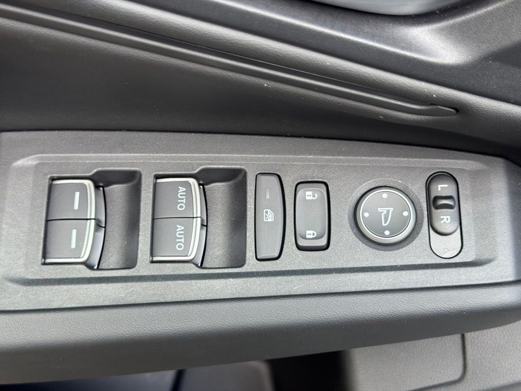 2025 Honda Accord SE - Photo 17