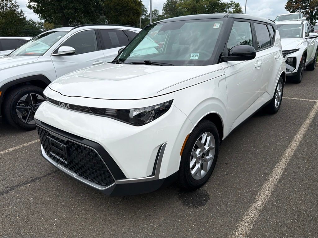 Used 2024 Kia Soul S Hatchback