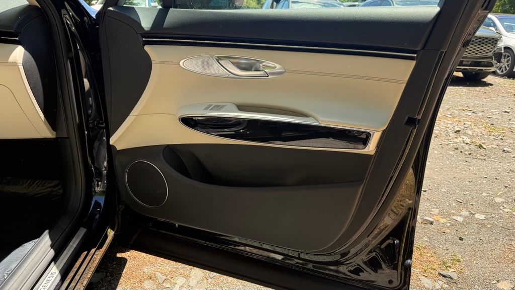 2023 GENESIS GV70 Standard - Photo 17
