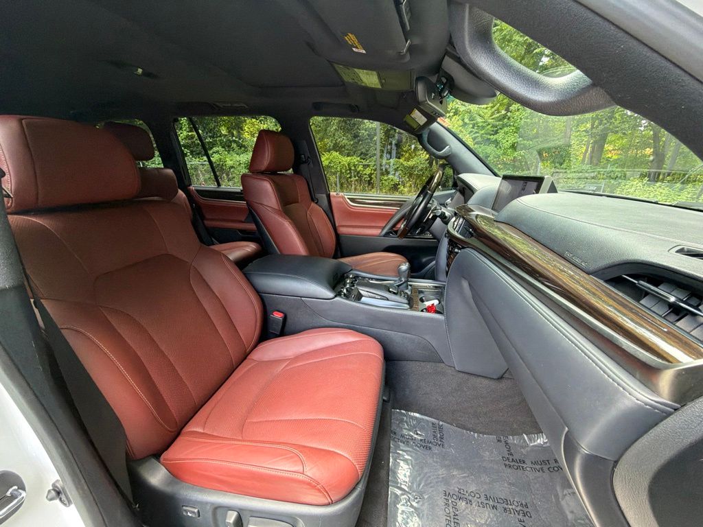 2021 Lexus LX 570 - Photo 10