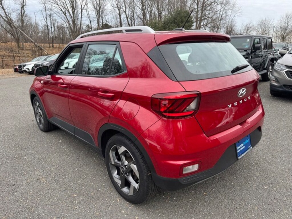 Used 2023 Hyundai Venue SEL SUV