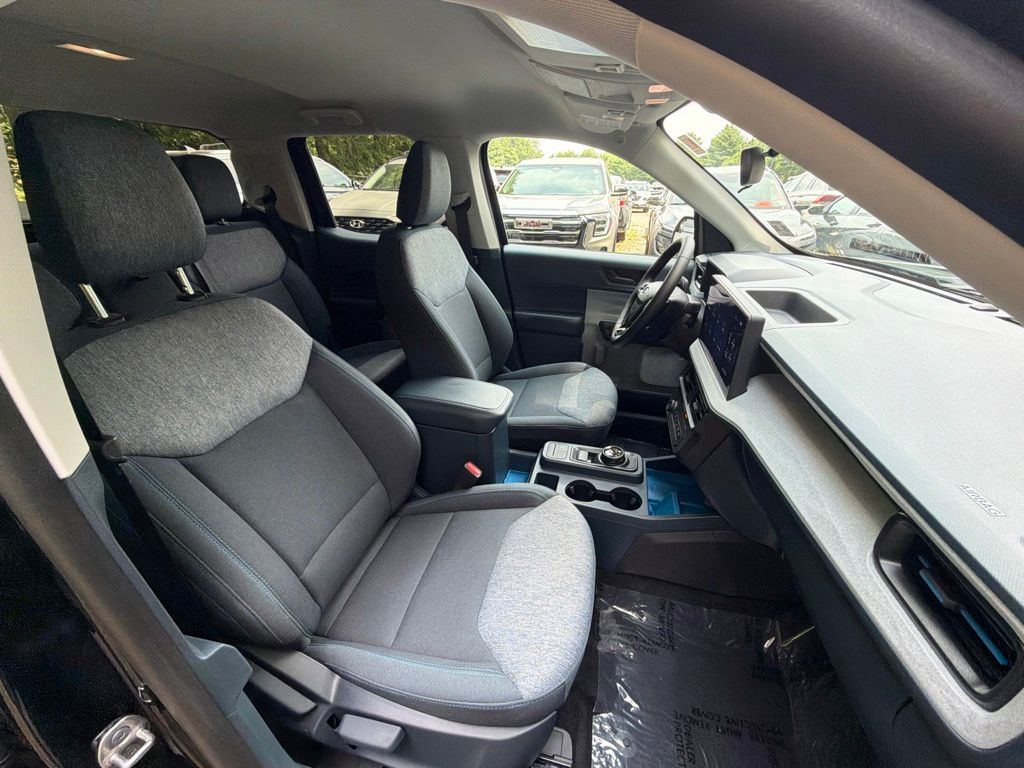 2025 Ford Maverick XLT - Photo 9