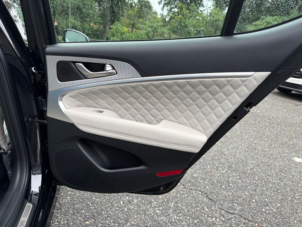 2023 GENESIS G70 Standard - Photo 13